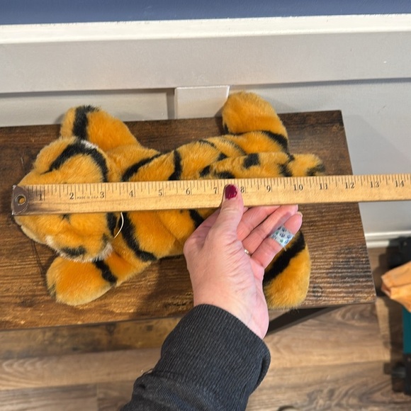 Vintage PreferredPlush Plush Tiger Vintage laying down Stuffed Animal - Picture 7 of 10